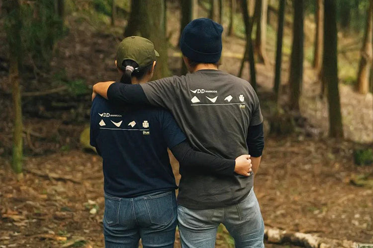 DD Hammocks Men's Icon T-Shirt - Athletic Fit - Charcoal